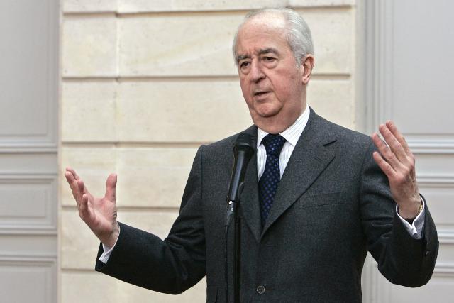 (FILES) France's former Prime minister Edouard Balladur delivers a speech at the Elysse palace after handing over a report on French Administrative reforms to President Nicolas Sarkozy, on March 5, 2009 in Paris. Former Prime Minister Edouard Balladur died on August 31, 2026 in Paris at the age of 97, his family told AFP. (Photo by JACQUES BRINON / AFP)