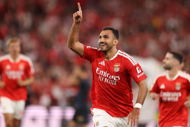 Benfica's Greek forward #14 Vangelis Pavlidis celebrates scoring the opening goal during the Portuguese League football match between SL Benfica and GD Estoril Praia at Estadio da Luz in Lisbon, on August 31, 2026. (Photo by PATRICIA DE MELO MOREIRA / AFP)