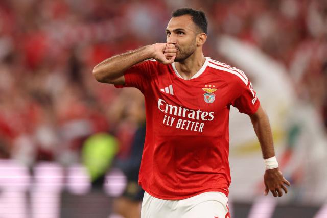 Benfica's Greek forward #14 Vangelis Pavlidis celebrates scoring the opening goal during the Portuguese League football match between SL Benfica and GD Estoril Praia at Estadio da Luz in Lisbon, on August 31, 2026. (Photo by PATRICIA DE MELO MOREIRA / AFP)