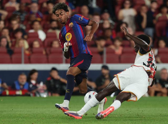 Barcelona's Spanish forward #10 Lamine Yamal (L) and Rayo Vallecano's Spanish midfielder #36 Gnangoro Bouare Samake fight for the ball during the Spanish league football match between FC Barcelona and Rayo Vallecano de Madrid at Camp Nou Stadium in Barcelona on August 31, 2026. (Photo by Lluis GENE / AFP)