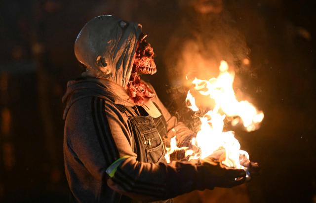 A reveler plays with a fireball during the traditional "Fireball Festival" in Nejapa, El Salvador, on August 31, 2026. The annual festival, dating back to 1922, is held in honour of Saint Jerome and commemorates the 1658 eruption of the San Salvador volcano that destroyed the town of Nejapa. (Photo by Marvin RECINOS / AFP)
