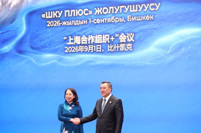 In this pool photograph distributed by the Russian state agency Sputnik, Kyrgyzstan's President Sadyr Japarov welcomes Vietnam's Vice President Vo Thi Anh Xuan prior to the Shanghai Cooperation Organisation (SCO) summit in Bishkek on September 1, 2026. (Photo by Peter KOVALEV / POOL / AFP)