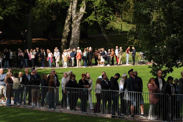 People line up to pay their respects to Norway's late King Harald V whose casket lies in state at the Royal Palace Chapel in Oslo, Norway, on September 1, 2026. Haakon VIII of Norway became king when his father King Harald V died in the morning of August 28 aged 89. (Photo by Odd ANDERSEN / AFP)