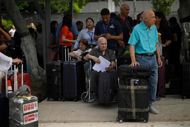 Passengers queue to check in during the reopening of Simon Bolivar International Airport, which was damaged by twin earthquakes in June, in Maiquetia, Venezuela, on September 1, 2026. (Photo by Federico PARRA / AFP)