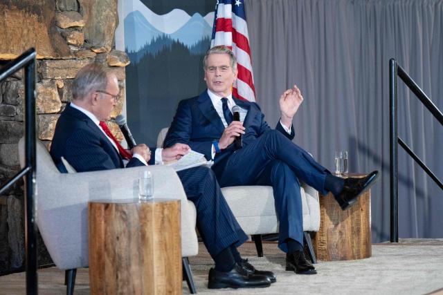 (L-R) Former director of the US National Economic Council Larry Kudlow and US Secretary of Treasury Scott Bessent speak at the G20 Finance Ministers and Central Bank Governors’ meeting in Asheville, North Carolina, on September 1, 2026. (Photo by Allison Joyce / AFP)