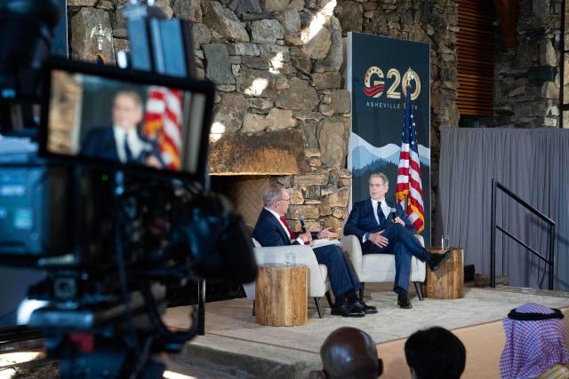 (L-R) Former director of the US National Economic Council Larry Kudlow and US Secretary of Treasury Scott Bessent speak at the G20 Finance Ministers and Central Bank Governors’ meeting in Asheville, North Carolina, on September 1, 2026. (Photo by Allison Joyce / AFP)