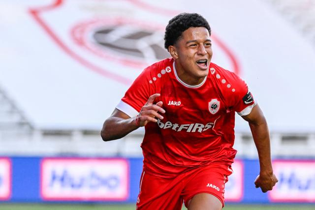 (FILES) Antwerp's Anthony Valencia celebrates after scoring a goal during the UEFA Europa Conference League qualification third round second leg football match between Belgian Royal Antwerp FC and Lillestrom SK, at the Bosuilstadion stadium in Antwerp, on August 11, 2022. Brazil's Flamengo announced on September 1, 2026, the signing of 23-year-old Ecuadorian striker Anthony Valencia, who joins from Royal Antwerp in Belgium. (Photo by LAURIE DIEFFEMBACQ / BELGA / AFP) / Belgium OUT