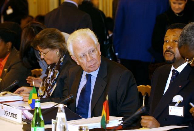 (FILES) France's Deputy Minister for Cooperation and 'Francophonie' Charles Josselin (C) looks on flanked by Gabon's Minister of Foreign Affairs, Cooperation and 'Francophonie'  Jean Ping (R) as he attends the Ministery Conference on 'Francophonie' in Paris on January 11, 2002. Charles Josselin, a former minister in Lionel Jospin's government and a historic figure of the Socialist Party (PS) in Brittany, has died, PS First Secretary Olivier Faure announced on X on September 1, 2026. (Photo by Eric Feferberg / AFP)