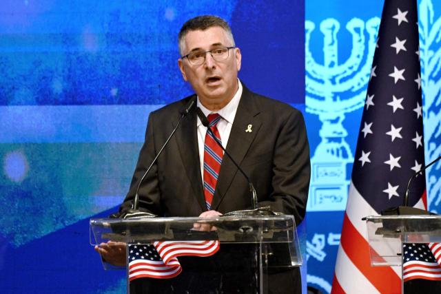 (FILES) Israel's Foreign Minister Gideon Saar speaks to members of a bipartisan delegation of American legislators at the Foreign Ministry in Jerusalem on September 15, 2025. Israel warned Britain on September 1, 2026, that it would retaliate to any sanctions after London vowed a policy reset on Israel in response to settler violence in the occupied West Bank. "If Britain acts against the State of Israel, the State of Israel will act against Britain," Foreign Minister Gideon Saar told a podcast. (Photo by DEBBIE HILL / POOL / AFP)