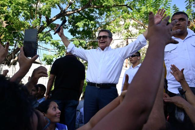 Former Honduran president Juan Orlando Hernandez (2014-2022) greets supporters outside the Supreme Court of Justice in Tegucigalpa on September 1, 2026, after a judge dismissed corruption charges against him. Honduran justice on September 1 dismissed corruption charges against former president Juan Orlando Hernandez, who had previously been pardoned by US President Donald Trump following a drug trafficking conviction in the United States, the judiciary said. (Photo by Orlando SIERRA / AFP)
