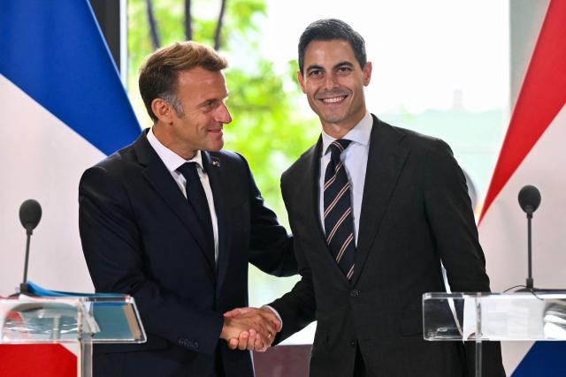 Netherlands' Prime Minister Rob Jetten (R) and France's President Emmanuel Macron (L) shake hands following a joint press conference during a visit at the Brainport Industries campus, in Eindhoven on September 2, 2026. Emmanuel Macron will visit a technological hub during a visit focused on exchange views on strengthening the relationship between France and the Netherlands and on their shared priorities to strengthen European sovereignty. (Photo by NICOLAS TUCAT / AFP)