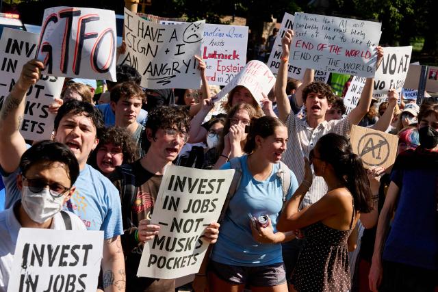 EDITORS NOTE: Graphic content / Demonstrators protest against AI and data centers during the G20 Innovation Ministerial in Chapel Hill, North Carolina, on September 2, 2026. (Photo by Matt RAMEY / AFP)