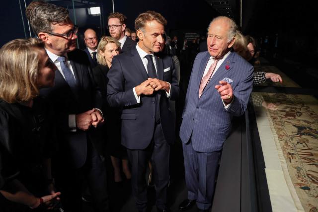 Britain's King Charles III (R) speaks with France's President Emmanuel Macron (C) and Britain's Prime Minister Andy Burnham (2nd L) as they attend a preview event for the Bayeux Tapestry Exhibition, at the British Museum in London on September 2, 2026. (Photo by Ludovic MARIN / POOL / AFP)