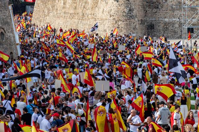 Protesters hold Spain's flags during a demonstration one month after a mass influx of migrants in Ceuta on September 2, 2026, the annual Ceuta Day. Local anger divide Ceuta one month after the mass influx of migrants into the North African Spanish territory. 5,000 migrants according to the government, or at least 10,000, according to Ceuta authorities, remain in the small territory of 18.5 square kilometers and 80,000 inhabitants, wandering the streets in search of food and sleeping in streets and on beaches. (Photo by Antonio Sempere / AFP)