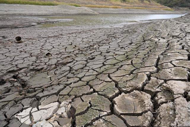 A view of Los Laureles reservoir with low water levels in Tegucigalpa on September 2, 2026. The Honduran government on August 19, 2026, placed 80 percent of the country, including the capital, on drought alert as El Nino scorches harvests and causes livestock to die of thirst. The measures taken by the government covers 234 municipalities (out of a total of 298) that have been affected by low reservoir levels, crop losses, and livestock deaths, threatening food security. (Photo by Orlando SIERRA / AFP)