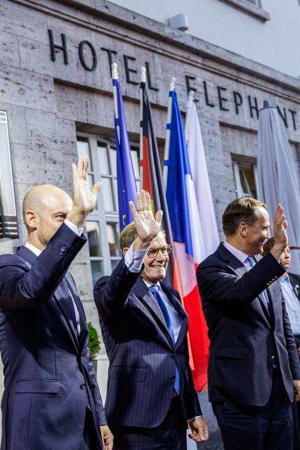 (L-R)  French Foreign Minister Jean-Noel Barrot, German Foreign Minister Johann Wadephul and Polish Foreign Minister Radoslaw Sikorski wave as they meet in Weimar on September 2, 2026, for talks within the Weimar Triangle format. The Weimar Triangle foreign ministers' meeting marks the forum's 35th anniversary this year. (Photo by Jens SCHLUETER / AFP)