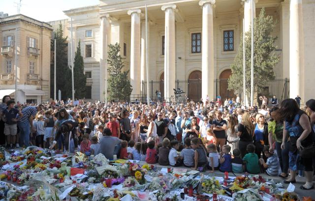 (FILES) People gather during a national rally to demand justice for murdered Maltese journalist and anti-corruption blogger Daphne Caruana Galizia in the island's capital Valletta on October 22, 2017. A Maltese court on September 2, 2026 aquitted tycoon Yorgen Fenech of orchestrating the brutal murder in 2017 of investigative reporter Daphne Caruana Galizia, according to media reports. (Photo by Matthew Mirabelli / AFP) / Malta OUT