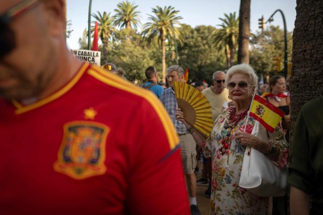 Protesters holding Spanish flags take part in a demonstration one month after a mass influx of migrants in Ceuta, in Malaga, on September 2, 2026. Local anger divide Ceuta one month after the mass influx of migrants into the North African Spanish territory. 5,000 migrants according to the government, or at least 10,000, according to Ceuta authorities, remain in the small territory of 18.5 square kilometers and 80,000 inhabitants, wandering the streets in search of food and sleeping in streets and on beaches. (Photo by JORGE GUERRERO / AFP)