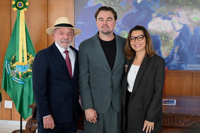 Brazil's President Luiz Inacio Lula da Silva (L), First Lady Rosangela da Silva (R) and US actor Leonardo DiCaprio pose for a photograph during a meeting at the Planalto Palace in Brasilia on September 2, 2026. (Photo by Evaristo Sa / AFP)