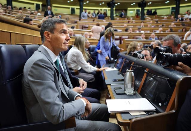 Spain's Prime Minister Pedro Sanchez arrives to address the congress of deputies on the government's handling of the situation in Spain's North African enclave Ceuta after a mass influx of migrants, at the lower house of parliament in Madrid on September 3, 2026. More than 70,000 migrants crossed into Ceuta from Morocco on July 30 and 31 in a surge that left scores dead, most by drowning as they tried to swim around a breakwater. Moroccan security forces displayed "total permissiveness" during the unprecedented migrant rush into Spain's north African territory of Ceuta in July, according to a Spanish police report seen by AFP on Wednesday. The findings risk embarrassing Spain's leftist government, which has avoided blaming Morocco for the crisis and striven to improve delicate relations with Rabat. (Photo by Thomas COEX / AFP)
