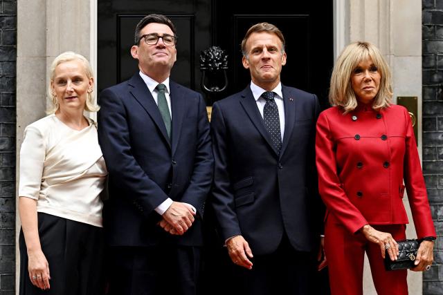 Britain's Prime Minister Andy Burnham and his wife Marie-France pose with France's President Emmanuel Macron and his wife Brigitte Macron on the steps of 10 Downing Street in central London on September 3, 2026, ahead of their meeting. (Photo by Leon Neal / POOL / AFP)