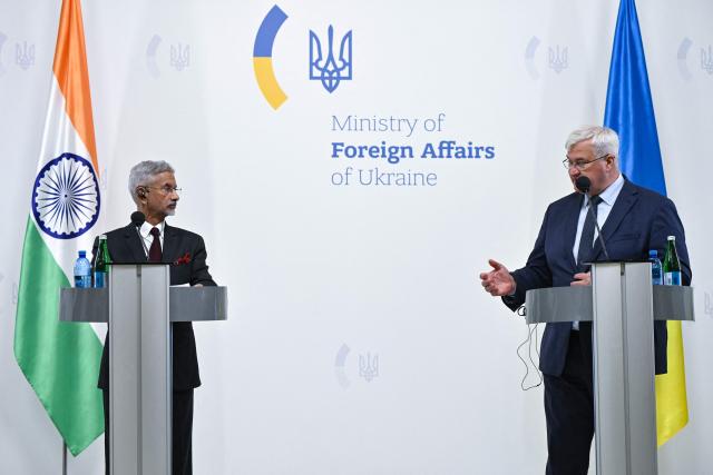 Ukraine's Foreign Affairs Minister Andrii Sybiha (R) and India's External Affairs Minister Subrahmanyam  Jaishankar (L) hold a joint press conference following their meeting in Kyiv on September 3, 2026, amid the Russian invasion of Ukraine. (Photo by Genya SAVILOV / AFP)