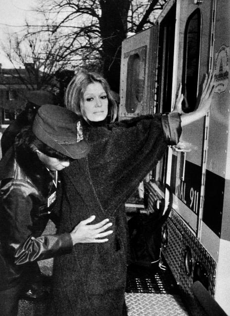 (FILES) A US police officer arrests Women's rights activist Gloria Steinem during an anti-apartheid rally outside the South African Embassy in Washington on December 19, 1984. American journalist, activist and feminist icon Gloria Steinem has died, her foundation said on September 3, 2026. She was 92. "Yesterday, Gloria Steinem passed away peacefully at her home in New York City, surrounded by some of the many who loved her," Gloria's Foundation said in a statement posted on Instagram, without specifying the cause of death. (Photo by UPI / AFP) / France OUT