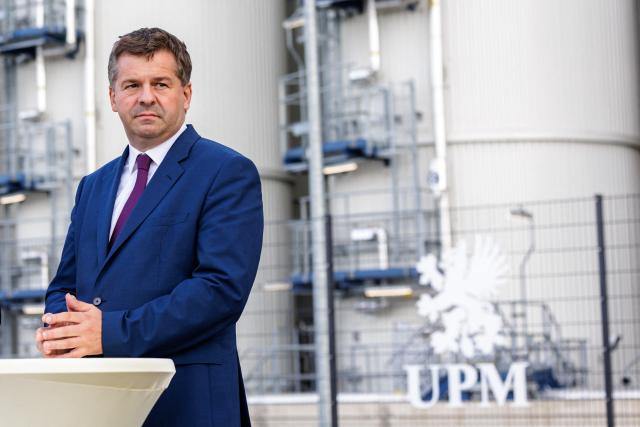 State Premier of Saxony-Anhalt and lead candidate in the state election Sven Schulze and the Chancellor and leader of the Christian Democratic Union (CDU) (unseen) address the media on September 3, 2026 in front of the Finnish UPM Biochemicals company in Leuna, eastern Germany, ahead of the Saxony-Anhalt state election on September 6. The 2026 Saxony-Anhalt state election to elect the 9th Landtag of Saxony-Anhalt will be held on September 6, 2026. (Photo by Jens SCHLUETER / AFP)