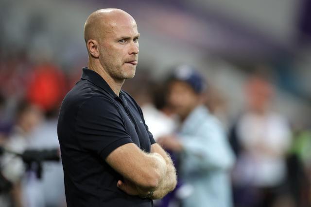 Toulouse's Danish headcoach Jens Berthel Askou looks on prior to the French L1 football match between Toulouse Football Club (TFC) and Lille LOSC at the Stadium in Toulouse, southwestern France, on September 3, 2026. (Photo by Valentine CHAPUIS / AFP)