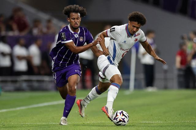 Toulouse's Canadian forward #13 Jacen Russell-Rowe (L) fights for the ball with Lille's Portuguese defender #22 Tiago Santos (R) during the French L1 football match between Toulouse Football Club (TFC) and Lille LOSC at the Stadium in Toulouse, southwestern France, on September 3, 2026. (Photo by Valentine CHAPUIS / AFP)