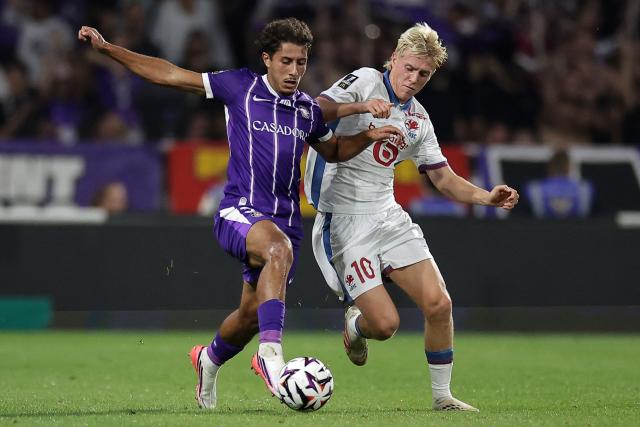 Toulouse's French midfielder #37 Ilyas Azizi (L) fights for the ball with Lille's Icelandic midfielder #10 Hakon Arnar Haraldsson (R) during the French L1 football match between Toulouse Football Club (TFC) and Lille LOSC at the Stadium in Toulouse, southwestern France, on September 3, 2026. (Photo by Valentine CHAPUIS / AFP)
