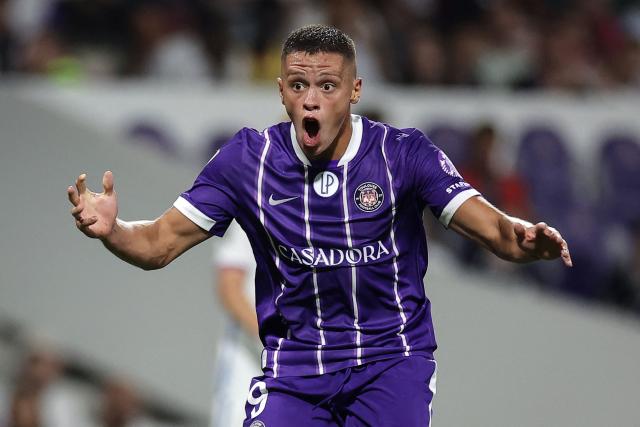 Toulouse's Argentine forward #09 Santiago Hidalgo reacts during the French L1 football match between Toulouse Football Club (TFC) and Lille LOSC at the Stadium in Toulouse, southwestern France, on September 3, 2026. (Photo by Valentine CHAPUIS / AFP)