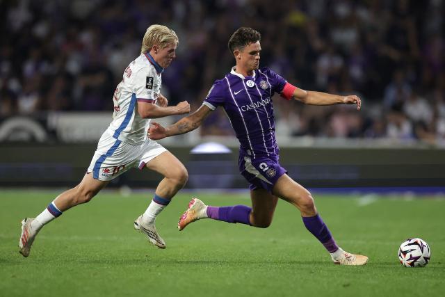 Toulouse's Danish defender #02 Rasmus Nicolaisen (R) fights for the ball with Lille's Icelandic midfielder #10 Hakon Arnar Haraldsson (L) during the French L1 football match between Toulouse Football Club (TFC) and Lille LOSC at the Stadium in Toulouse, southwestern France, on September 3, 2026. (Photo by Valentine CHAPUIS / AFP)