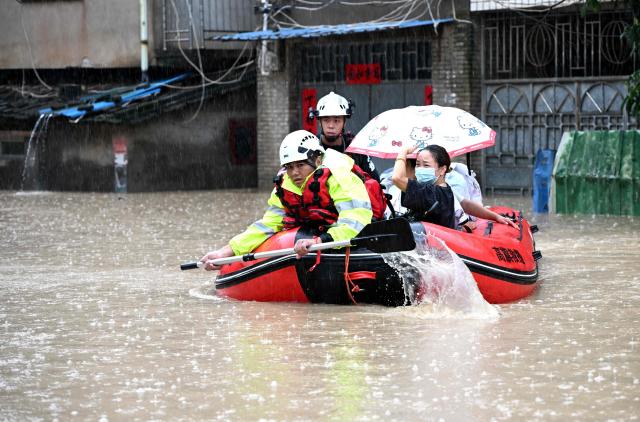 Members of a search and rescue team evacuate people affected by Typhoon Saudel in Minhou, Fuzhou, China's eastern Fujian province on September 3, 2026. (Photo by CNS / AFP) / China OUT