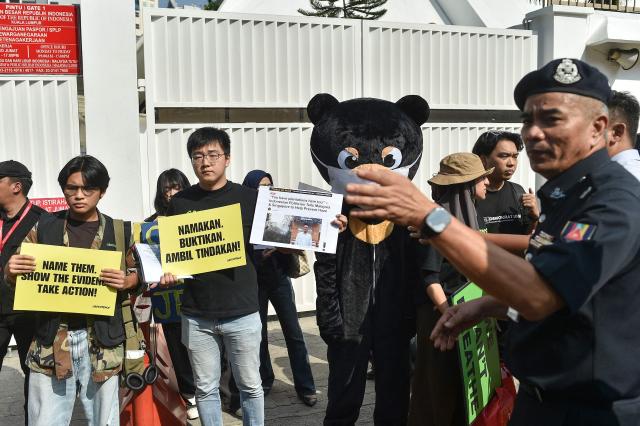 Activists gathered in front of the Indonesian embassy in Kuala Lumpur to submit an official memorandum calling for transparency and corporate accountability across borders on September 4,2026. Air quality in Malaysia deteriorated further from September 1, as smoke from Indonesian forest fires drove up respiratory complaints and sent residents scrambling for protective masks. (Photo by Arif Kartono / AFP)