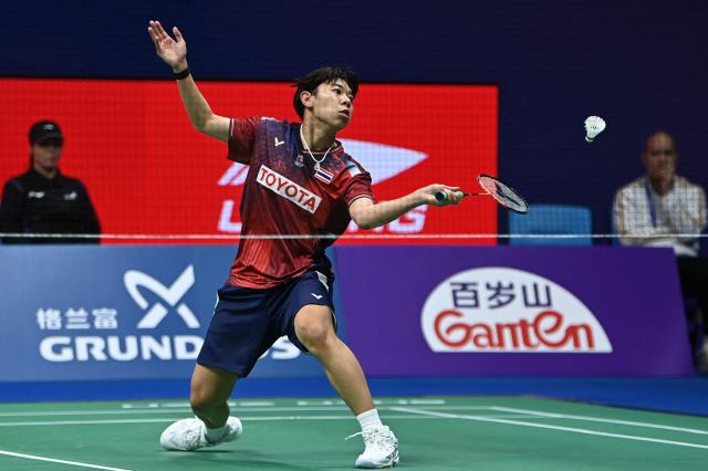 Thailand’s Supanida Katethong hits a return to Japan’s Akane Yamaguchi during their women's singles quarter-final match at the China Masters badminton tournament in Shenzhen, in China’s southern Guangdong province on September 4, 2026. (Photo by CN-STR / AFP) / China OUT