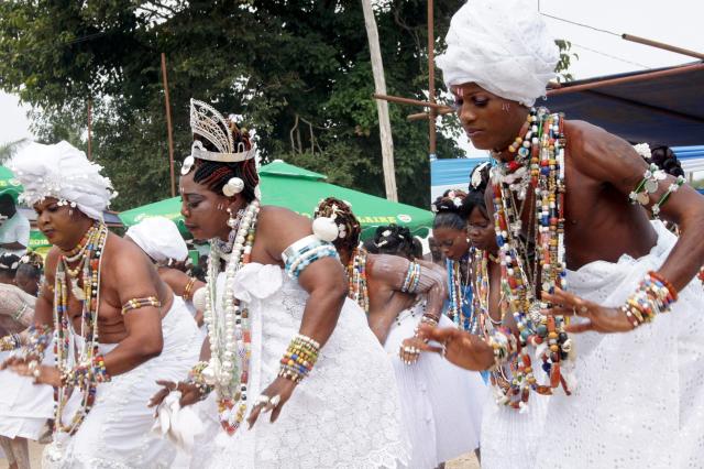 (FILES)
People dance during a Voodoo ceremony on September 10, 2015 in Glidji Kpodji, 50 kms from Lome.. The tiny West African nation of Togo may have only seven million people but 51 percent practise voodoo, which has multiple forms -- more than those who follow Christianity and Islam combined. (Photo by Emile KOUTON / AFP)