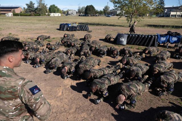 Volunteers perform physical training during their French national military service at Evreux-Fauville air base in Evreux on September 4, 2026. At a time when Europe is facing a conflict on its doorstep with Russia, the new scheme wanted by President Emmanuel Macron is presented as a means of strengthening the link between the nation and the armed forces, but also as a response to the needs of the armed forces in the face of threats. (Photo by Alain JOCARD / AFP)
