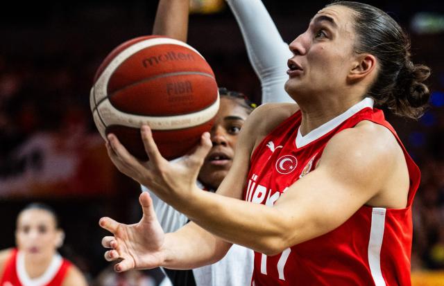 Turkey's point guard #17 Derin Erdogan attempts to score during the 2026 FIBA Women's Basketball World Cup Group C match between Belgium and Turkey at the Max-Schmeling-Halle in Berlin on September 4, 2026. (Photo by John MACDOUGALL / AFP)