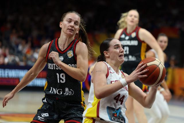 Spain's point guard #44 Iyana Martin (R) and Germany's point guard #19 Britta Daub vie during the 2026 FIBA Women's Basketball World Cup Group A match between Spain and Germany at the Berlin Arena in Berlin on September 4, 2026. (Photo by Odd ANDERSEN / AFP)
