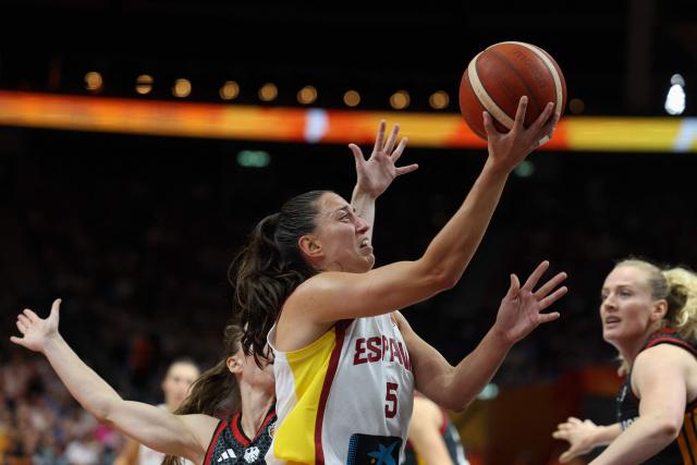 Spain's point guard #05 Maite Cazorla (C) attempts to score during the 2026 FIBA Women's Basketball World Cup Group A match between Spain and Germany at the Berlin Arena in Berlin on September 4, 2026. (Photo by Odd ANDERSEN / AFP)