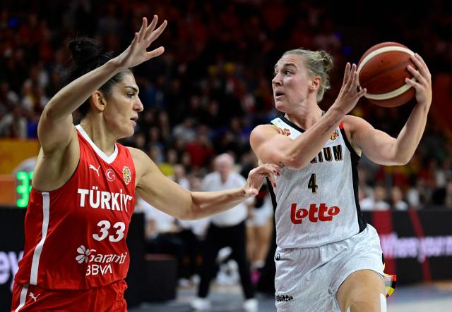 Turkey's center #33 Esra Ural (L) tries to block Belgium's point guard #04 Elise Ramette during the 2026 FIBA Women's Basketball World Cup Group C match between Belgium and Turkey at the Max-Schmeling-Halle in Berlin on September 4, 2026. (Photo by John MACDOUGALL / AFP)