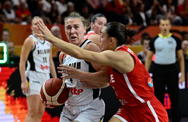 Turkey's point guard #17 Derin Erdogan (R) tries to block Belgium's point guard #04 Elise Ramette during the 2026 FIBA Women's Basketball World Cup Group C match between Belgium and Turkey at the Max-Schmeling-Halle in Berlin on September 4, 2026. (Photo by John MACDOUGALL / AFP)