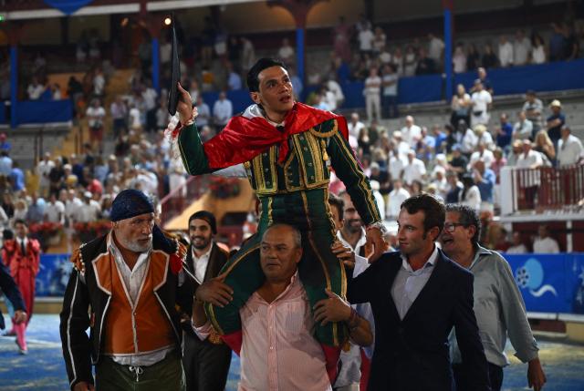 Peruvian matador Pedro Luis is carried in triumph after a bullfighting at Marcel Dangou arena, in Bayonne, southwestern France, on September 4, 2026. (Photo by Gaizka IROZ / AFP)