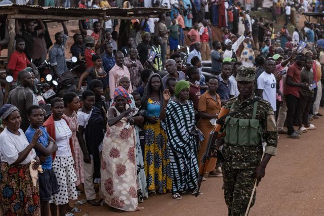 Members of the public react as the funeral procession carrying the remains of King Oyo Nyimba Kabamba Iguru Rukidi IV, who died in the United States on August 27, 2026 at the age of 34, makes its way to Karuziika Palace in Fort Portal, in the final stage of his journey home, on September 4, 2026. The body of Ugandan King Oyo Nyimba Kabamba Iguru Rukidi IV, recognised as the world's youngest reigning monarch, arrived back in Uganda following his death on August 27, 2026 in the United States at age 34. (Photo by Badru KATUMBA / AFP)
