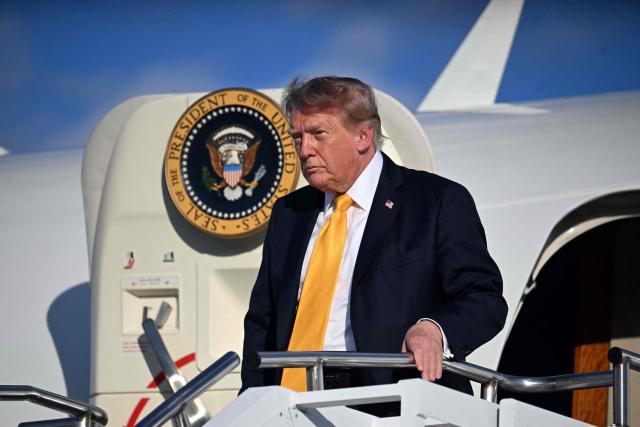 US President Donald Trump steps off Air Force One at Morristown Municipal Airport in Morristown, New Jersey on September 4, 2026. Trump will be spending the weekend at his golf club in Bedminster, New Jersey. (Photo by Jim WATSON / AFP)
