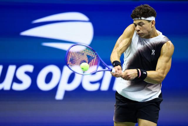 USA's Ben Shelton returns the ball to Canada's Denis Shapovalov during the men's singles third round tennis match on day six of the US Open tennis tournament at the USTA Billie Jean King National Tennis Center in New York City on September 4, 2026. (Photo by CHARLY TRIBALLEAU / AFP)