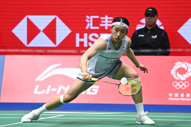 South Korea's An Se-young hits a return to Japan's Akane Yamaguchi during their women's singles semi-final match at the 2026 China Masters badminton tournament in Shenzhen, southern China's Guangdong province on September 5, 2026. (Photo by CN-STR / AFP) / China OUT