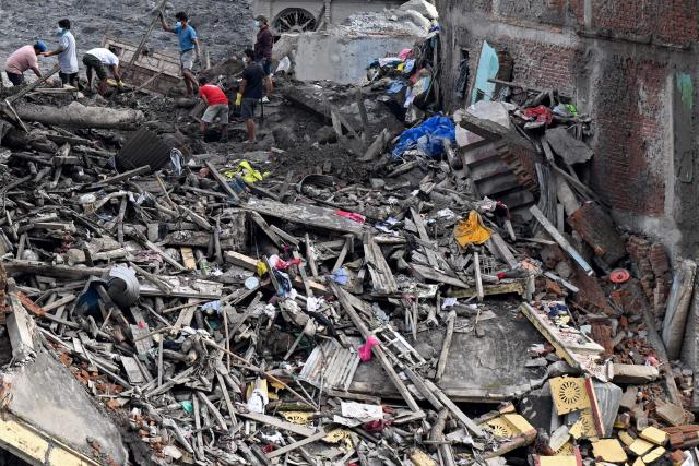 Flash flood survivors look for salvageable belongings at Trishuli Bazar in Nepal's Nuwakot district on September 5, 2026. Devastating floods on the China-Nepal border have killed at least 1,287 people in Nepal, the disaster authority said September 4, with the number of missing at 5,083. (Photo by Prakash MATHEMA / AFP)