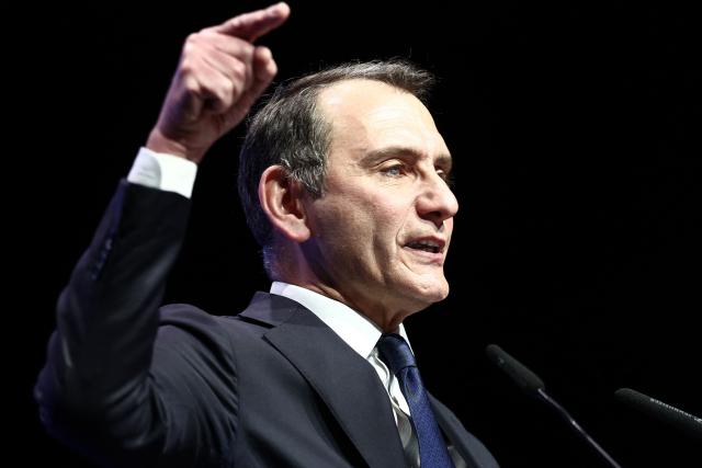 (FILES) Rassemblement National's MP Laurent Jacobelli gestures as he speaks during a party rally following the results of the first round of France's 2026 municipal elections, in Chalons-en-Champagne, on March 18, 2026. Aid to Ukraine in the event of the Rassemblement National's arrival in power will not be done "at the price of France's financial life," RN lawmaker Laurent Jacobelli affirmed on September 5, 2026, as the party's position has been sparking a wave of criticism since the evening of September 3, 2026. (Photo by Sameer AL-DOUMY / AFP)